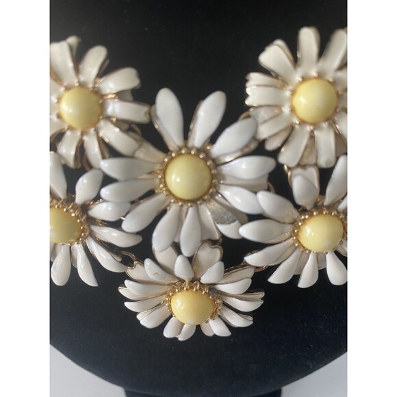 Daisy Sunflower Floral Statement Necklace Women White Enamel Yellow Pearl Center - Picture 13 of 16